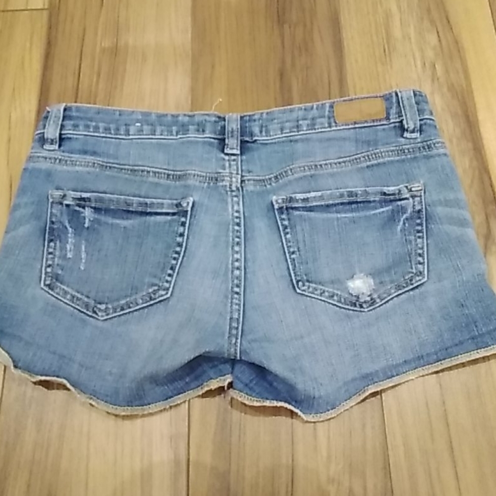 Shorts - Picture 3 of 3